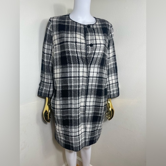 D&G Dresses & Skirts - Elegant Black and White Plaid Long Sleeve jacket coat dress